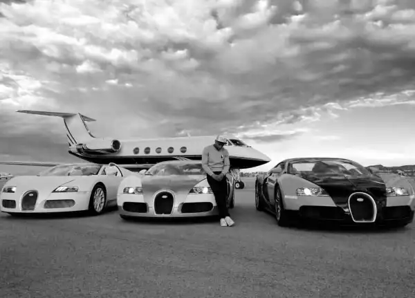 Floyd Mayweather Shows Off His 3 Buggattis [See Photo]